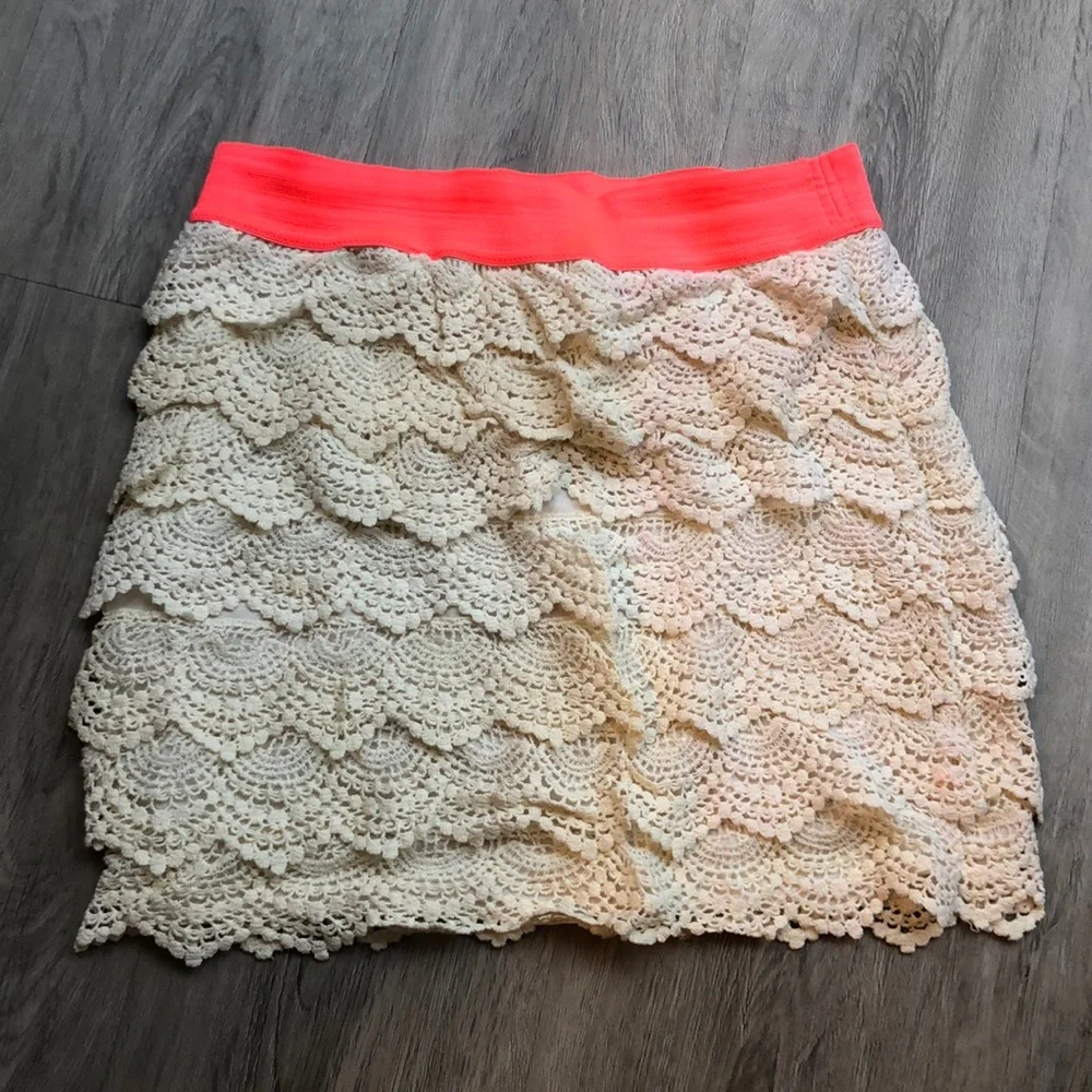 Pink and cream laced skirt - Picture 1 of 6